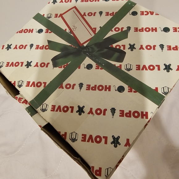 House of Lloyd Christmas Around the World Grannie Flo Bunnie - Picture 4 of 6